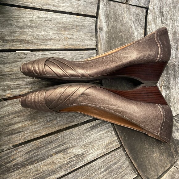 CLARKS LOW HEELED WEDGE BRONZE PUMP 9M - Picture 10 of 12